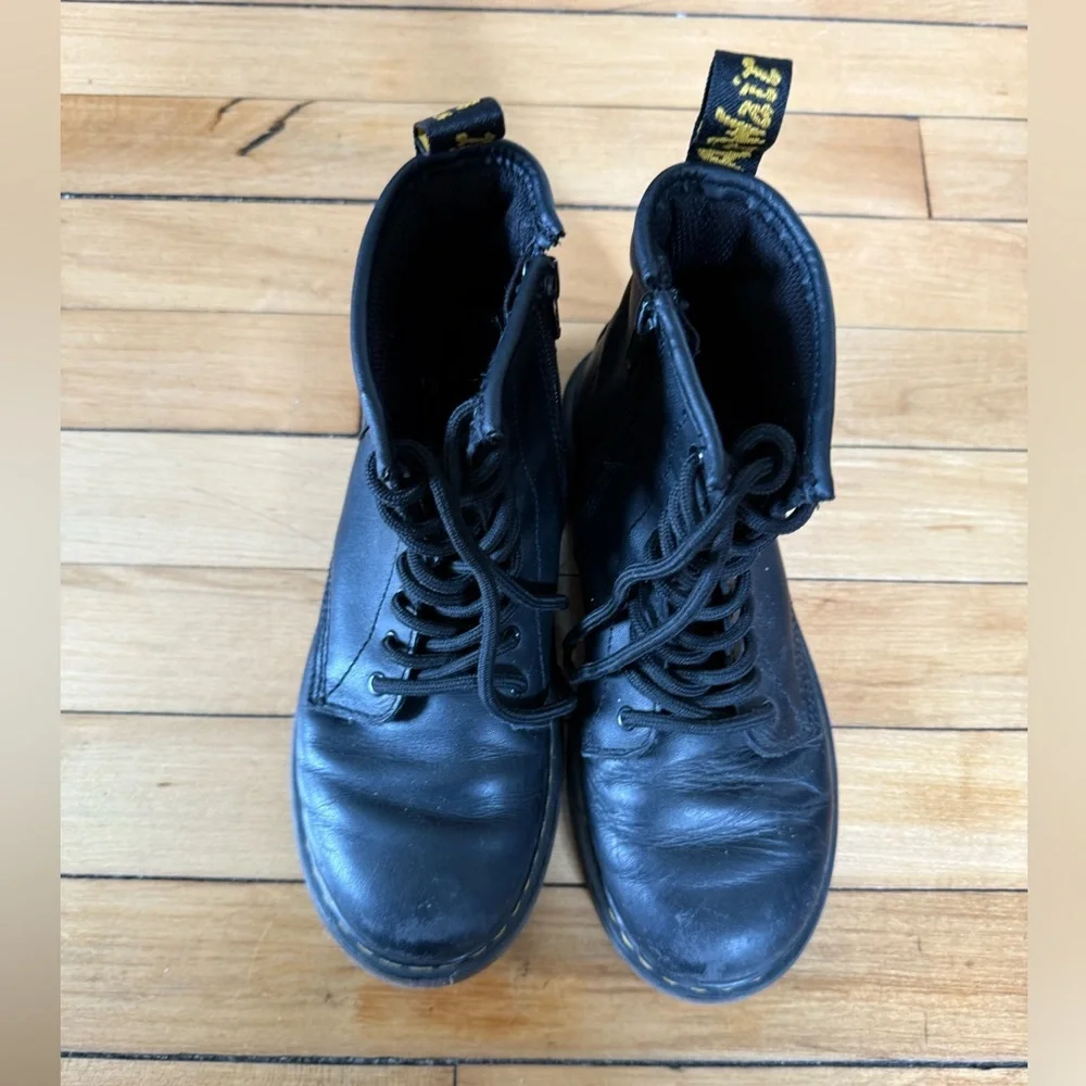 Dr‎ Martens youth black leather combat boots